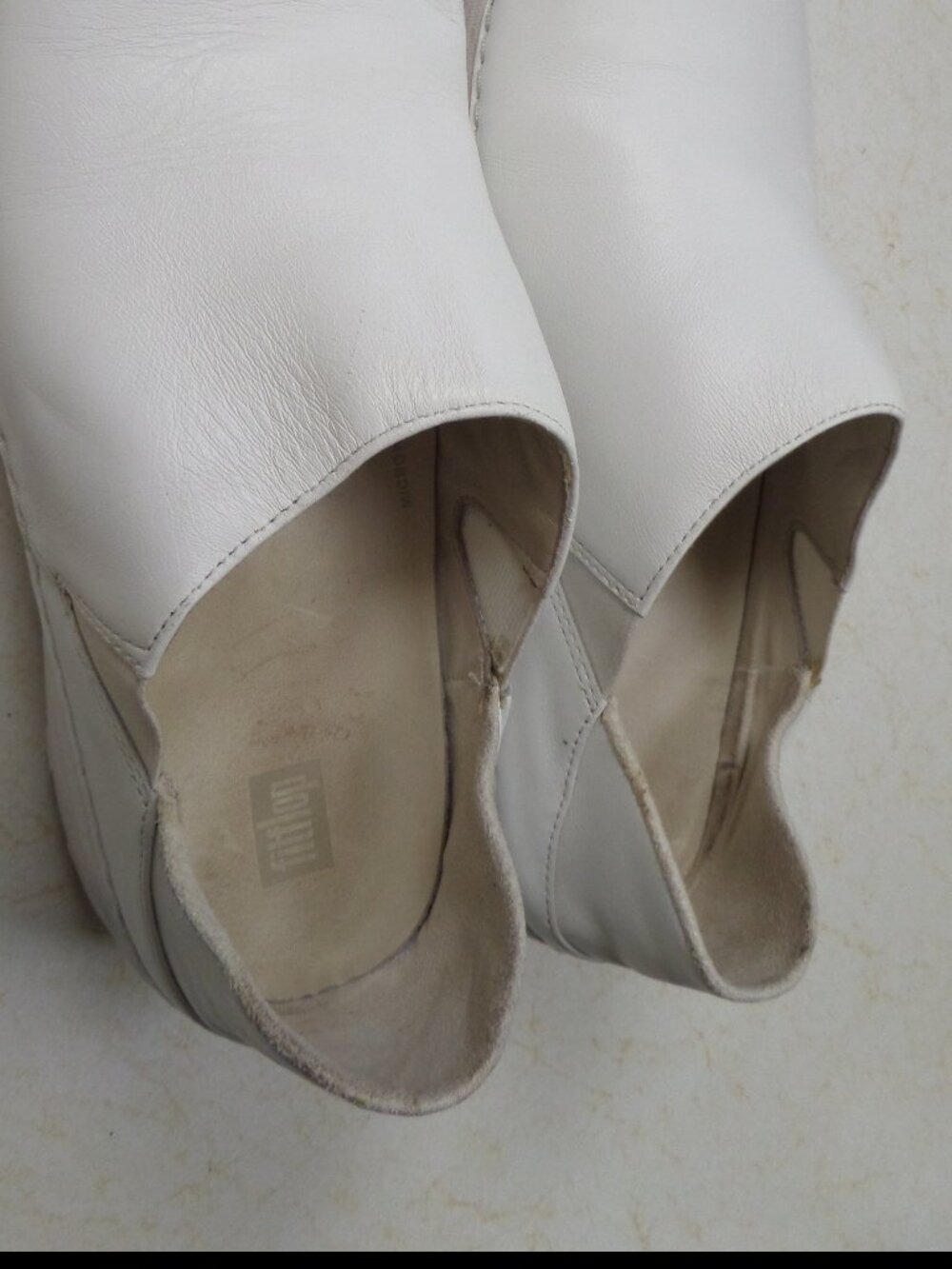 Fit Flop Super Loafer White Leather  Nurse Comfort Sanda Slip On in a size 10